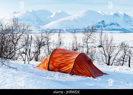 Il lago ghiacciato Akkajaure con il Akkamassiv, Stora Sjoefallet national park, patrimonio mondiale, Laponia Norrbotten, Lapponia, Svezia , aprile , der gefror Foto Stock