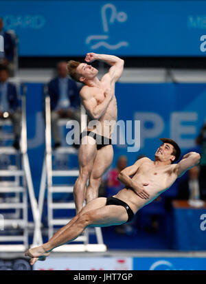 Budapest, Ungheria. Il 15 luglio 2017. Jack Laugher/Chris Mears(R) della Gran Bretagna competere in uomini 3m Springboard Finale sincronizzato di immersioni al XVII Campionati del Mondo di nuoto FINA A Duna Arena a Budapest, in Ungheria, il 15 luglio 2017. Credito: Ding Xu/Xinhua/Alamy Live News Foto Stock