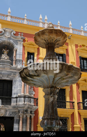 MALAGA, Andalusia/SPAGNA - luglio 5 : il barocco Palazzo del Vescovo progettata da Antonio Ramos nel XVIII secolo nella Plaza de Obispo Malaga Costa del Sol Spagna il 5 Luglio 2017 Foto Stock