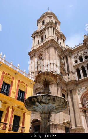 MALAGA, Andalusia/SPAGNA - luglio 5 : il barocco Palazzo del Vescovo progettata da Antonio Ramos nel XVIII secolo nella Plaza de Obispo Malaga Costa del Sol Spagna il 5 Luglio 2017 Foto Stock