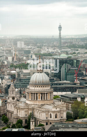 Vista su tutta occidentale di Londra e la Cattedrale di St Paul e dal di sopra Foto Stock