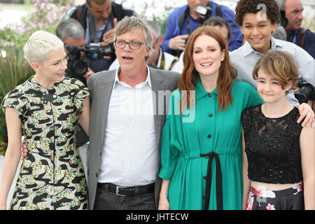 (L-R) Attrice Michelle William, Direttore Todd Haynes, attrice Julianne Moore, attore Jaden Michael e attrice Millicent Simmonds durante il settantesimo annuale di Cannes Film Festival presso il Palais des Festivals il 18 maggio 2017 a Cannes, Francia. Foto Stock