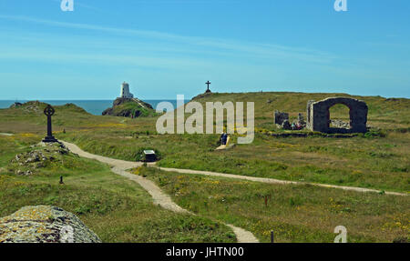 La Chiesa rovinata di St Dwynwen, Llanddwyn Island, Anglesey, Galles, Regno Unito Foto Stock