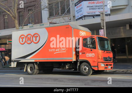 TNT Express via parchi nel centro di Melbourne in Australia. TNT Express è un corriere internazionale servizi di consegna azienda sussidiaria di FedEx. Foto Stock