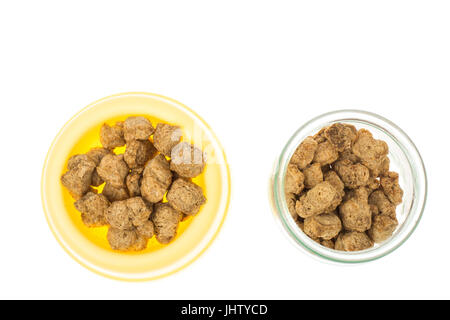Alimentazione per cuccioli e cani di razze piccole. Foto Studio Foto Stock