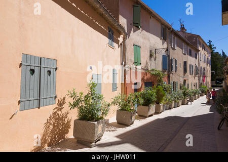 Tranquille stradine della vecchia Saint-Tropez Foto Stock