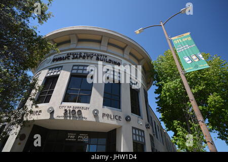 Vigili del fuoco e il dipartimento di polizia di Berkeley il 30 aprile 2017, California USA Foto Stock