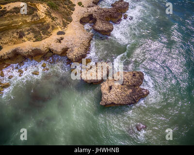 Algarve Portogallo: antenna UAV foto della costa Foto Stock