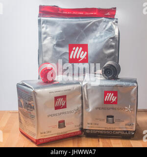 Illy caffè capsule Foto Stock