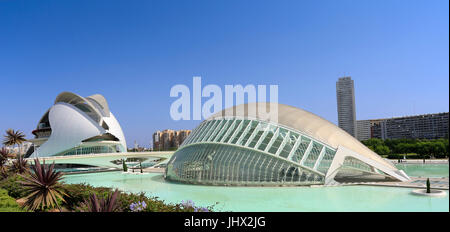 VALENCIA, Spagna - 24 luglio 2017: costruzione emisferica.La Città delle Arti e delle scienze è un divertimento-base culturale e complesso architettonico. Foto Stock