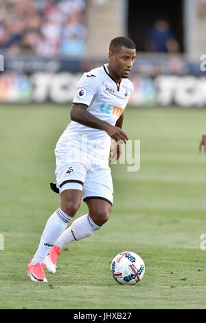 Chester, Pennsylvania, USA. Il 15 luglio 2017. Swansea City centrocampista LUCIANO NARSINGH (11) durante un internazionale amichevole giocata a Talen Energy Stadium di Chester, PA. Swansea e l'Unione europea ha giocato per un 2-2 a. Credito: Ken Inness/ZUMA filo/Alamy Live News Foto Stock