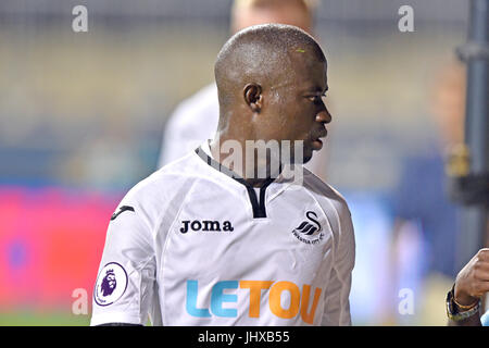 Chester, Pennsylvania, USA. Il 15 luglio 2017. Swansea City avanti MODOU BARROW mostrato durante un internazionale amichevole giocata a Talen Energy Stadium di Chester, PA. Swansea e l'Unione europea ha giocato per un 2-2 a. Credito: Ken Inness/ZUMA filo/Alamy Live News Foto Stock