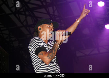 Saragozza, Spagna. 16 Luglio, 2017. Il Puerto Rican reggaetón cantante Ozuna durante il concerto Sala Polivalente dell' Auditorium di Zaragoza, Zaragoza, Spagna, Domenica, 16 luglio 2017. Credito: Franklin Jácome/Alamy Live News Foto Stock