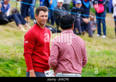 Ayrshire, in Scozia, Regno Unito. 16 Luglio, 2017. Il giorno finale di Aberdeen Asset management Scottish Open Golf Championship fornito gran parte del dramma ed emozionante giocare da un campo internazionale di golfisti in lizza per il trofeo e un premio in denaro. Il concorso è stato svolto su Dundonald Links vicino a Irvine Ayrshire in Scozia nel caldo sole estivo e si è concluso con una drammatica vittoria per RAFA CABRERA BELLO forma Spagna Credito: Findlay/Alamy Live News Foto Stock