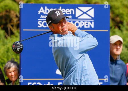 Ayrshire, in Scozia, Regno Unito. 16 Luglio, 2017. Il giorno finale di Aberdeen Asset management Scottish Open Golf Championship fornito gran parte del dramma ed emozionante giocare da un campo internazionale di golfisti in lizza per il trofeo e un premio in denaro. Il concorso è stato svolto su Dundonald Links vicino a Irvine Ayrshire in Scozia nel caldo sole estivo e si è concluso con una drammatica vittoria per RAFA CABRERA BELLO forma Spagna Credito: Findlay/Alamy Live News Foto Stock