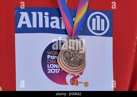 Stratford, UK. 17 lug 2017. La parte anteriore della medaglia di bronzo. Mondo para di atletica. London Olympic Stadium. Queen Elizabeth Olympic Park. Stratford. Londra. Regno Unito. 17/07/2017. Credito: Sport In immagini/Alamy Live News Foto Stock