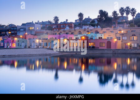 Capitola Village riflessioni. Capitola, Santa Cruz County, California, Stati Uniti d'America Foto Stock