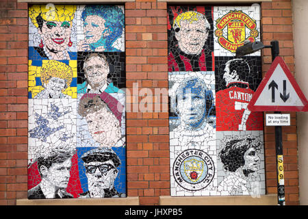 Mosaici realizzati in luogo del vecchio windows su afflecks store, tibb Street, Manchester, Regno Unito. Foto Stock