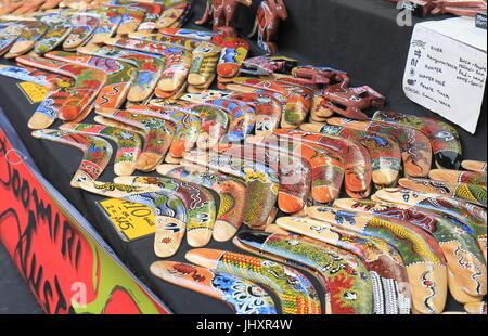 Boomerang aborigeni venduto al Queen Victoria Market di Melbourne in Australia. Foto Stock