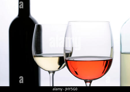 Wineglasses - vino rosso - vino bianco, Weinglaeser - Rotwein Weisswein - Foto Stock