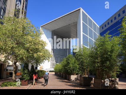 La grandee arca a La Defense, Parigi, Francia - Le grandee arca a La Defense, Parigi, Francia, La Grande Arche im La Defense, Frankreich - Le Grande un Foto Stock