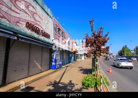 Fussa lato di base Street sulla Route 16 al fianco di Yokota Air Base in Fussa City Tokyo Giappone Foto Stock