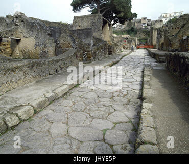 L'Italia. Ercolano. Antica città romana distrutta dal vulcanico flussi piroclastici nel 70 d.c. Vista di Cardo IV. Campania. Foto Stock