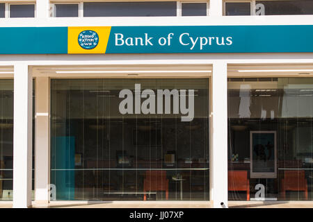 AYIA NAPA, Cipro - 25 febbraio 2017: Il segno su un ramo della Banca di Cipro il 25 febbraio 2017 in Ayia Napa, Cipro Foto Stock