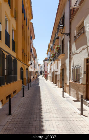 Strada stretta nella vecchia città di Lorca. Provincia di Murcia, Spagna meridionale Foto Stock