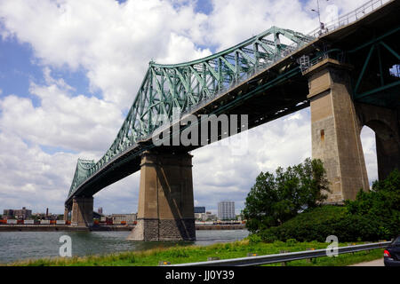 Montreal, Canada, 16 luglio, 2017. Jacques Cartier ponte che attraversa il fiume St-Lawrence in Montréal, Québec.Credit:Mario Beauregard/Alamy Live News Foto Stock