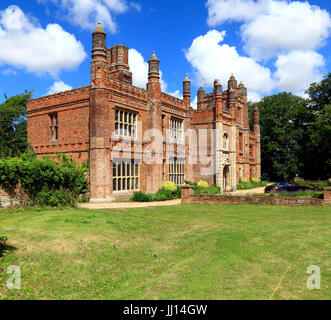 Oriente Barsham, Manor House, inizi del XVI secolo, Tudor Manor, facciata sud, portico, Norfolk, Inghilterra, Regno Unito Foto Stock