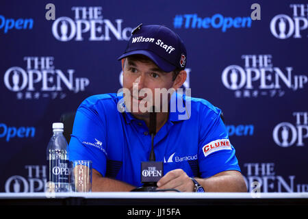 Repubblica di Irlanda's Padraig Harrington parla nel corso di una conferenza stampa durante la pratica giorno due del Campionato Open 2017 al Royal Birkdale Golf Club, Southport. Foto Stock