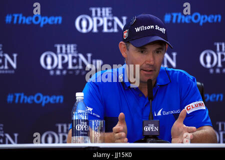 Repubblica di Irlanda's Padraig Harrington parla nel corso di una conferenza stampa durante la pratica giorno due del Campionato Open 2017 al Royal Birkdale Golf Club, Southport. Foto Stock