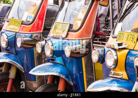 Close up tuk tuk taxi Chinatown Bangkok in Thailandia Foto Stock