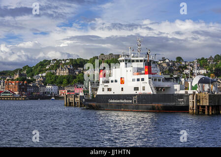 MV Coruisk traghetto da Caledonian MacBrayne ormeggiata nel porto di Oban, Argyll and Bute, Scotland, Regno Unito Foto Stock