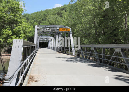 Il gomito di diavoli ponte sopra il big Piney fiume sul percorso 66 in Missouri Foto Stock