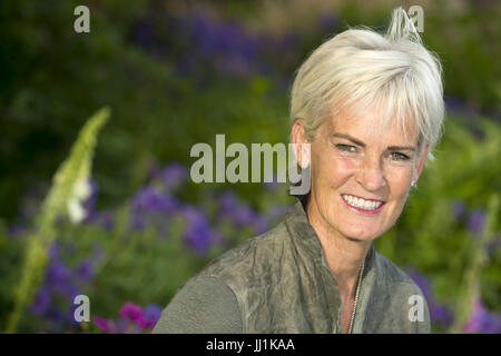 Judy Murray si siede per ritratti alle Frontiere Festival del libro armonia a casa nel centro di Melrose, Scottish Borders, dove lei sta promuovendo il suo libro "Sapendo il Cliente: la mia famiglia e la nostra storia di tennis". Dotato di: Judy Murray dove: Melrose, Scottish Borders, Regno Unito quando: 16 giu 2017 Credit: Euan ciliegio/WENN.com Foto Stock