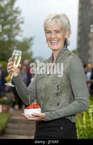 Judy Murray si siede per ritratti alle Frontiere Festival del libro armonia a casa nel centro di Melrose, Scottish Borders, dove lei sta promuovendo il suo libro "Sapendo il Cliente: la mia famiglia e la nostra storia di tennis". Dotato di: Judy Murray dove: Melrose, Scottish Borders, Regno Unito quando: 16 giu 2017 Credit: Euan ciliegio/WENN.com Foto Stock