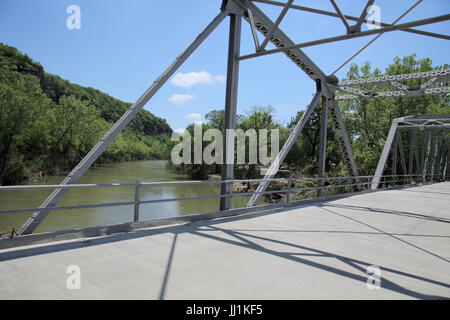 Il gomito di diavoli ponte sopra il big Piney fiume sul percorso 66 in Missouri Foto Stock