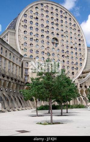 Les Arenes de Picasso, Housing Development, aka Les Camemberts, ala Ovest, visto dall'interno cortile ottagonale Foto Stock