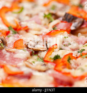 Gustosa salsiccia per pizza italiana pizza Foto Stock