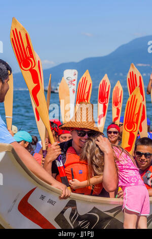 Raduno di canoe, Canada 150+, Hadden Park / Vanier Park, Vancouver, British Columbia, Canada. Foto Stock