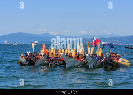 Raduno di canoe, Canada 150+, Hadden Park / Vanier Park, Vancouver, British Columbia, Canada. Foto Stock