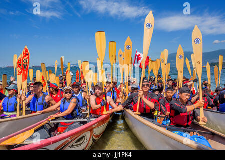Raduno di canoe, Canada 150+, Hadden Park / Vanier Park, Vancouver, British Columbia, Canada. Foto Stock