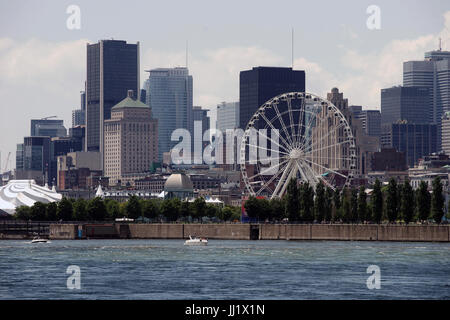 Montreal, Canada, 16 luglio, 2017. Montreal lo skyline di come si vede da St-Helen dell isola nel fiume St-Lawrence. Credit:Mario Beauregard/Alamy Live News Foto Stock