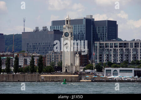 Montreal, Canada, 16 luglio, 2017. Montreal lo skyline di come si vede da St-Helen dell isola nel fiume St-Lawrence. Credit:Mario Beauregard/Alamy Live News Foto Stock