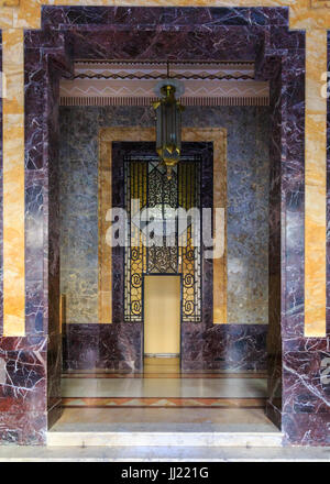 Bacardi Building, Edificio Bacardi, interno, lobby art deco, ascensori e architettura, Old Havana, Cuba Foto Stock