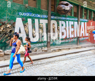 Street Art pubblicità l'Avana Autobienal mostra Arte e Open Studios in Old Havana, Cuba Foto Stock