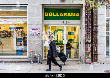 Montreal, Canada - 26 Maggio 2017: Sainte Catherine Street in Montreal del Gay Village nella regione di Québec con Dollarama store e gente che cammina Foto Stock