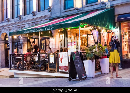 Montreal, Canada - 27 Maggio 2017: la zona della città vecchia con il ristorante Jacques-Cartier nella regione di Québec city Foto Stock